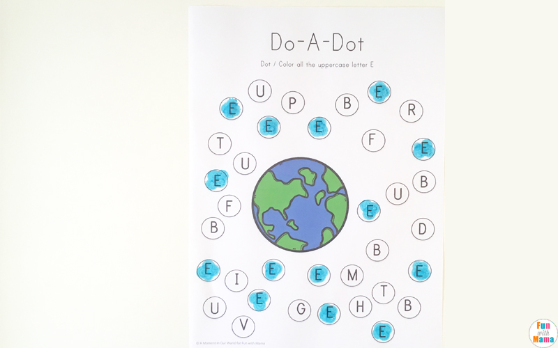 This printable pack is out of this world! Kids will have a blast working on their literacy, numeracy and handwriting skills with this free Solar System Printable Pack.