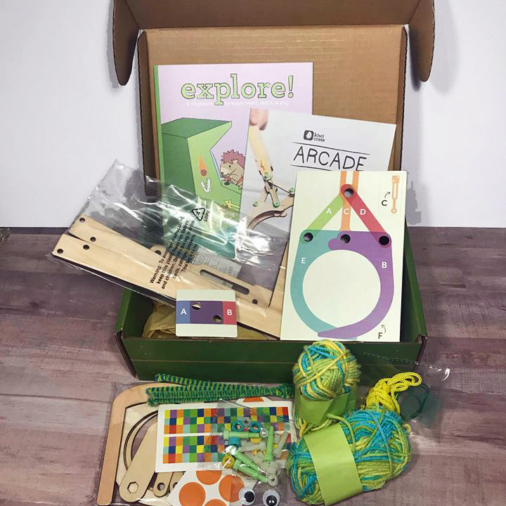 Kiwi Crate Review - December 2017 - A fun subscription box for kids that helps encourage creativity, STEM, art and more. 