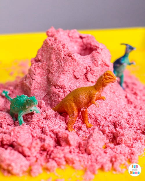 toy animals and kinetic sand recipe 