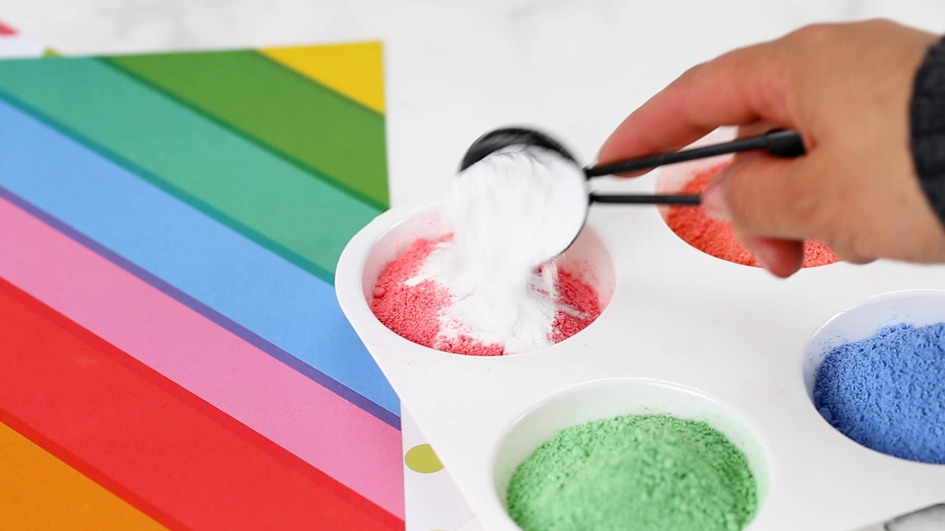 adding baking soda to make chalk paint
